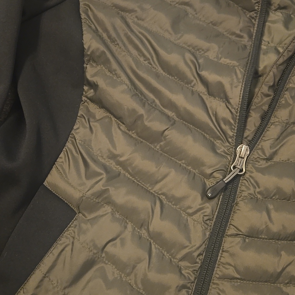 32 Degrees Black and Green Puffer Jacket Lightweight Quilted Design Size Small - Picture 3 of 4